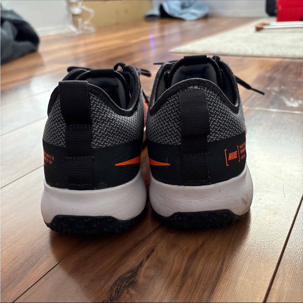 Nike Varsity Compete TR 2 ‘Wolf Grey Total Orange’ Size 12 - Picture 4 of 7